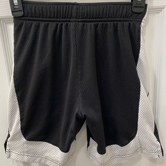 Nike Black & White Kids Gym/Basketball Shorts - Picture 4 of 6